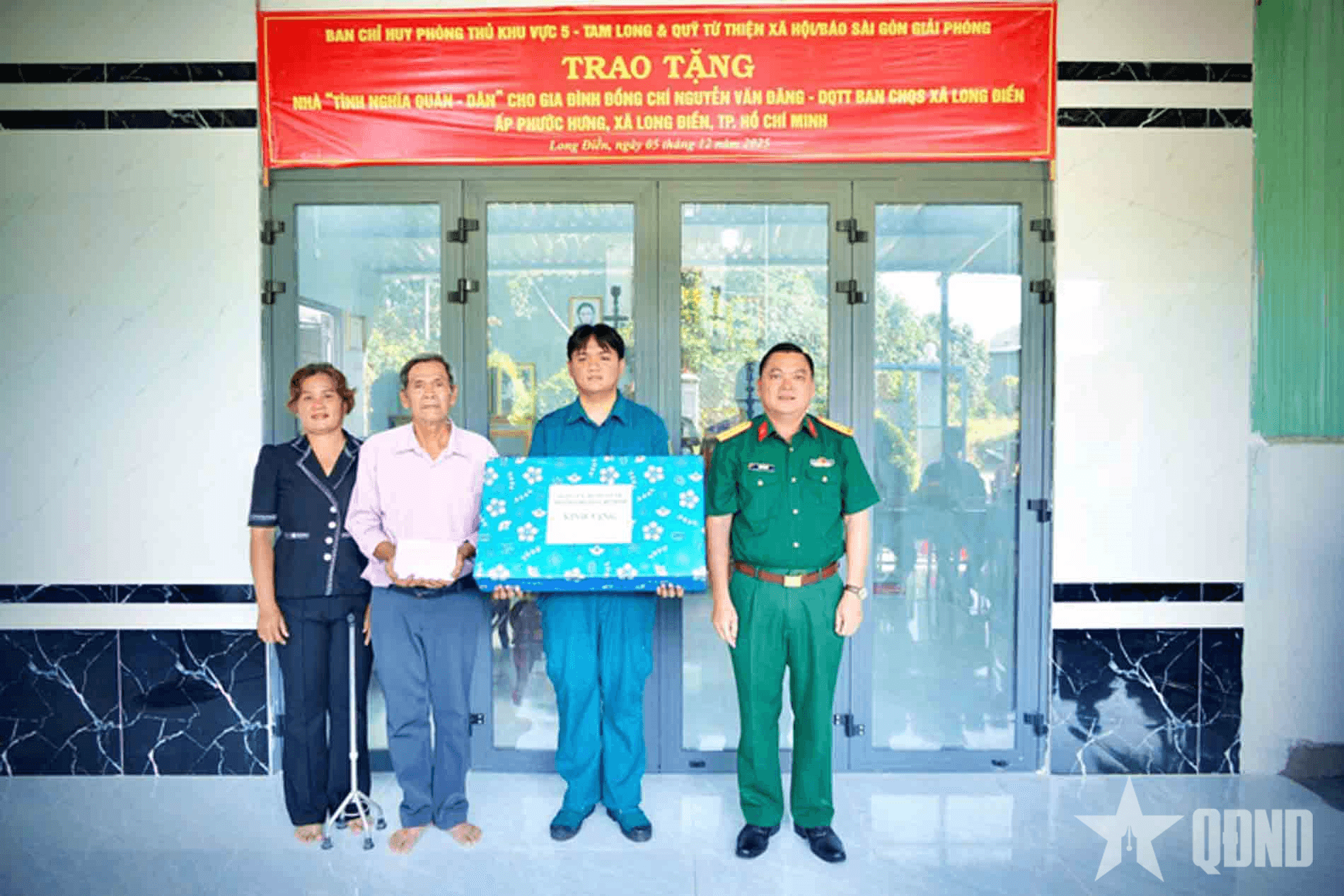 Bàn giao “Nhà tình nghĩa quân dân” tặng chiến sĩ dân quân khó khăn