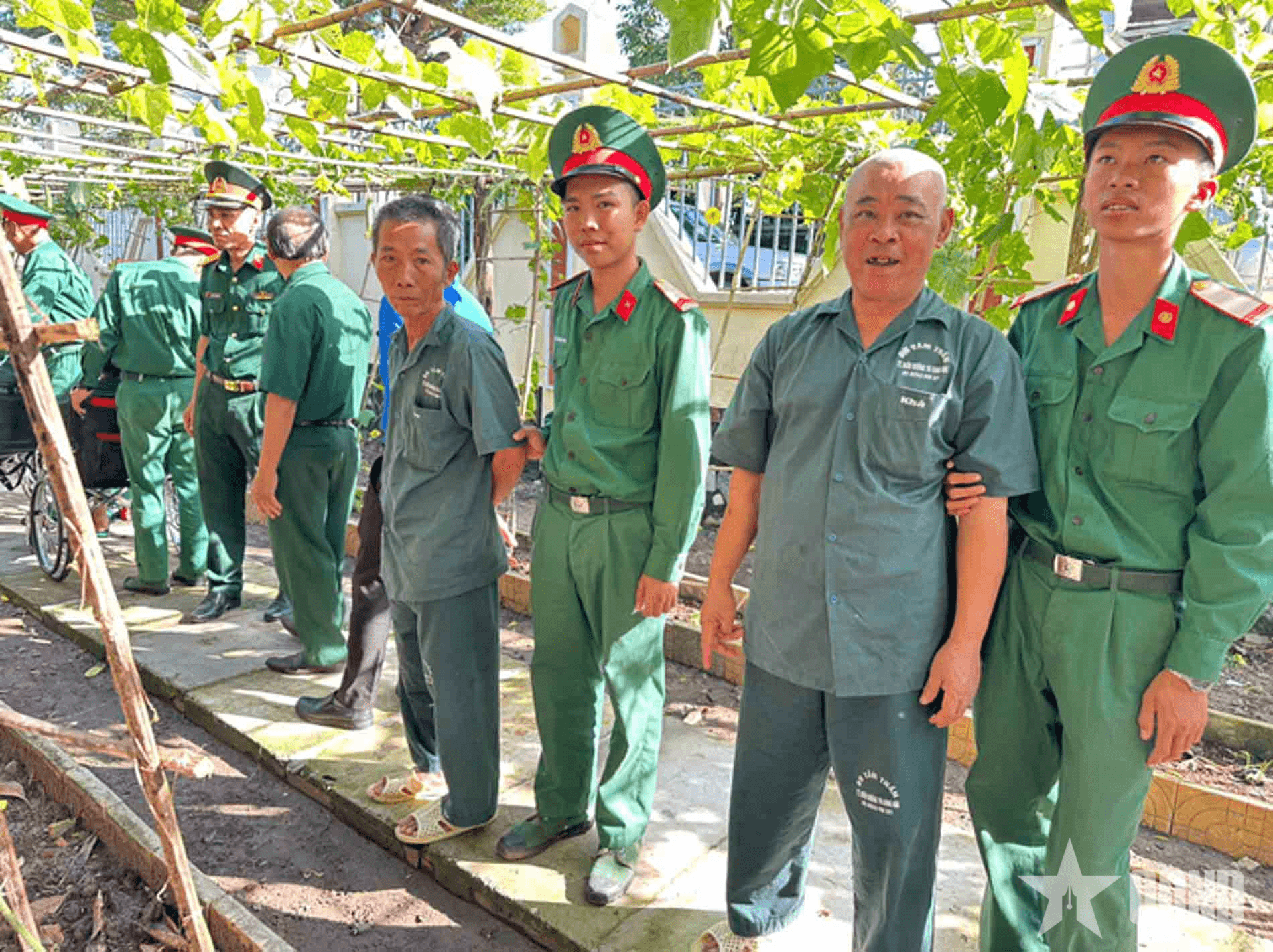 Trung đoàn Minh Đạm bàn giao “Vườn rau tri ân” tặng Trung tâm Điều dưỡng thương binh và người có công Long Đất