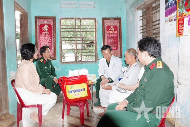 Bệnh viện Quân y 175 khám bệnh cho nhân dân xã Hòa Mỹ (Đắk Lắk)