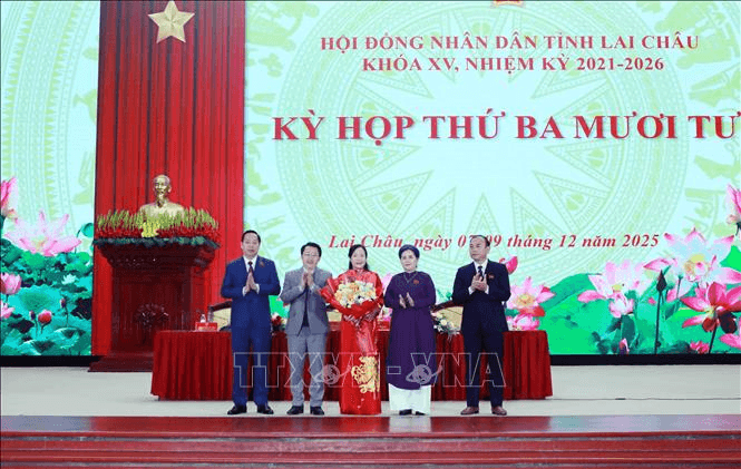 Đồng chí Tẩn Thị Quế được bầu giữ chức Phó chủ tịch HĐND tỉnh Lai Châu