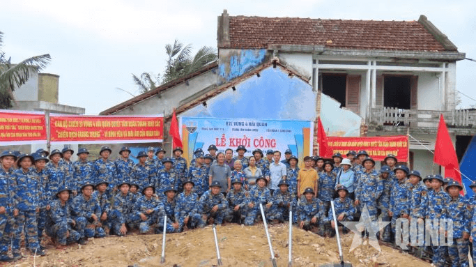Trung tâm huấn luyện Vùng 4 Hải quân khởi công xây nhà cho người dân Đắk Lắk bị thiệt hại do mưa lũ