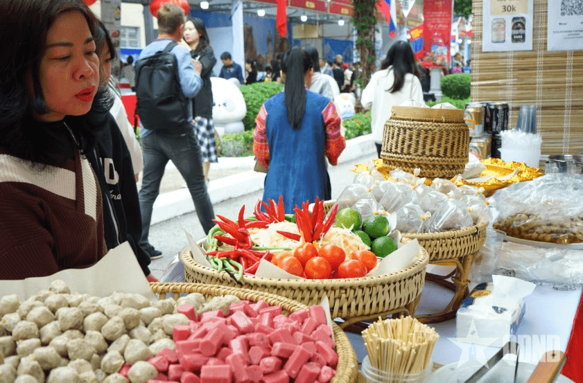 Hương vị Lào giữa Liên hoan văn hóa ẩm thực quốc tế