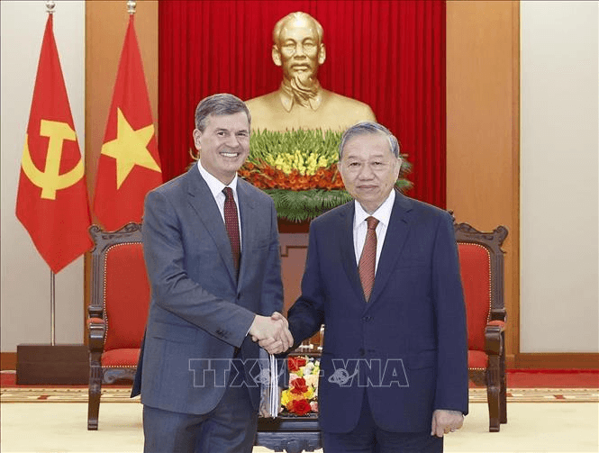 Tổng Bí thư Tô Lâm tiếp Giám đốc Học viện Tổng thống Liên bang Nga