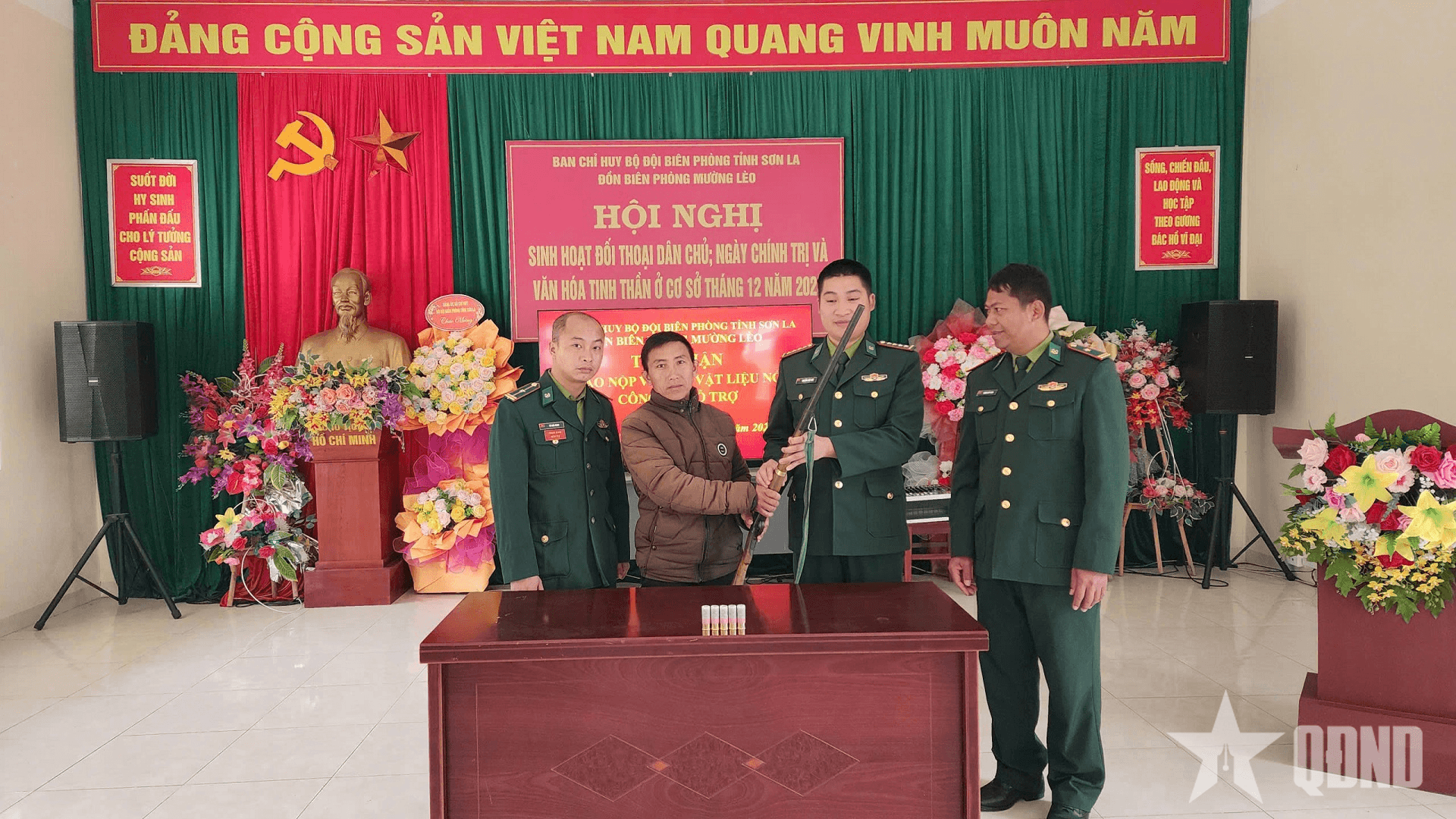 Sơn La: Người dân tự nguyện nộp vũ khí tự chế