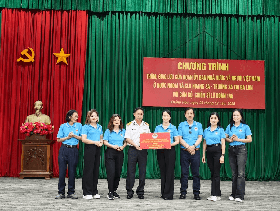Kiều bào tại Ba Lan trao dự án Vườn rau xanh tặng đảo Trường Sa