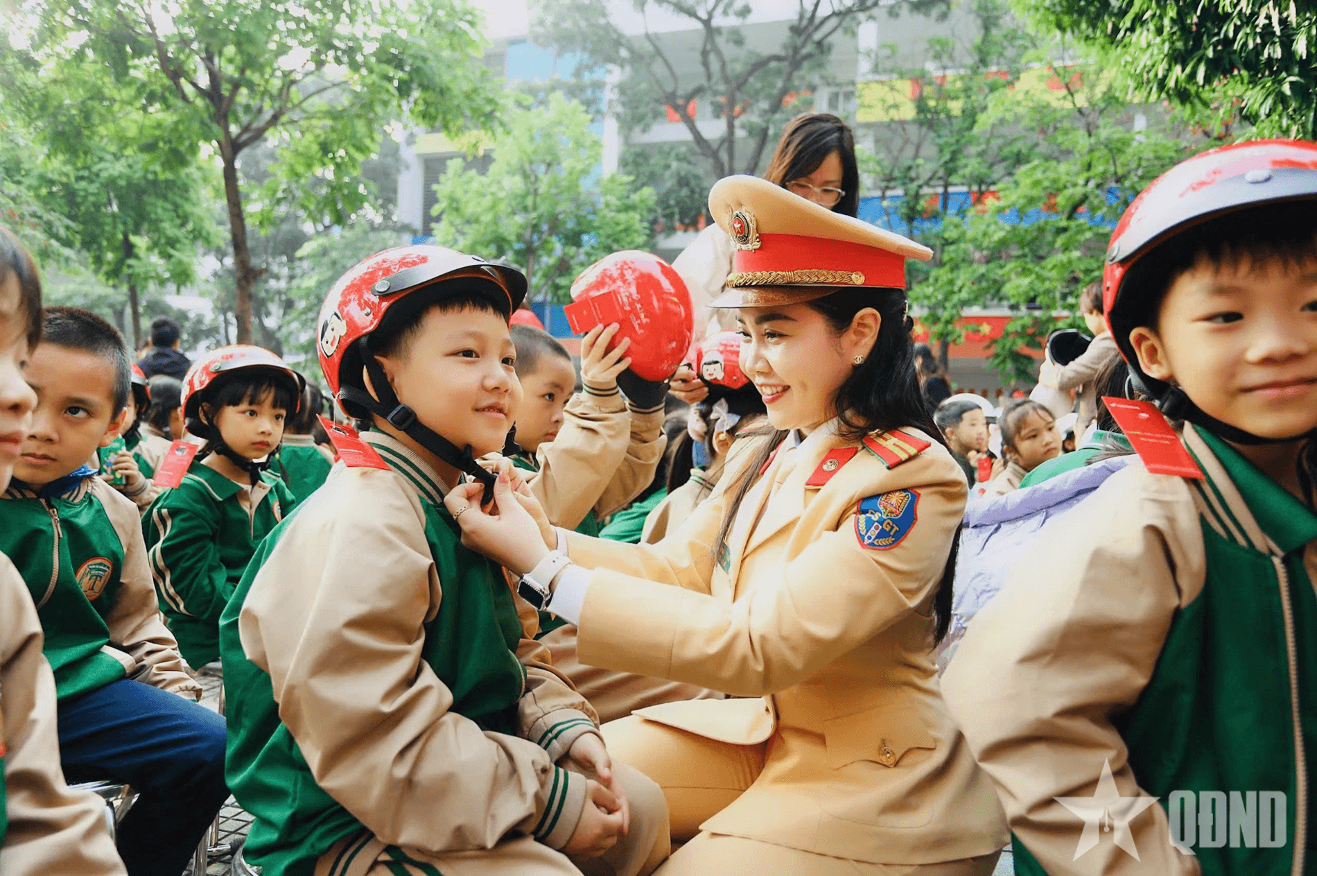 Tuyên truyền Luật trật tự an toàn giao thông đối với học sinh Trường Tiểu học Trung Tự