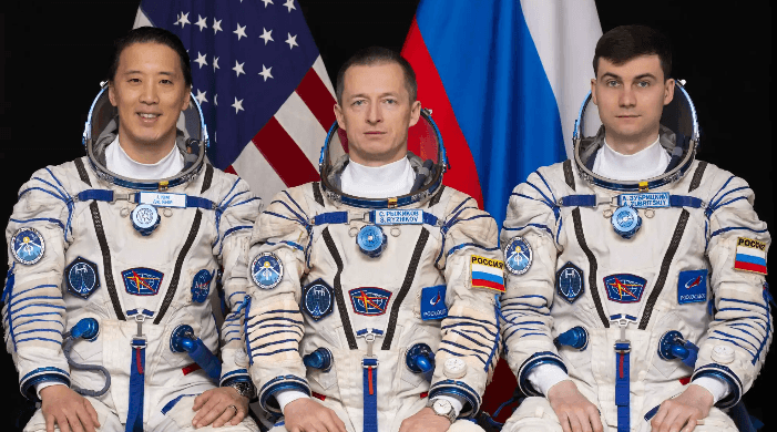 Tàu vũ trụ Soyuz MS-27 cùng phi hành đoàn quốc tế hạ cánh an toàn xuống trái đất