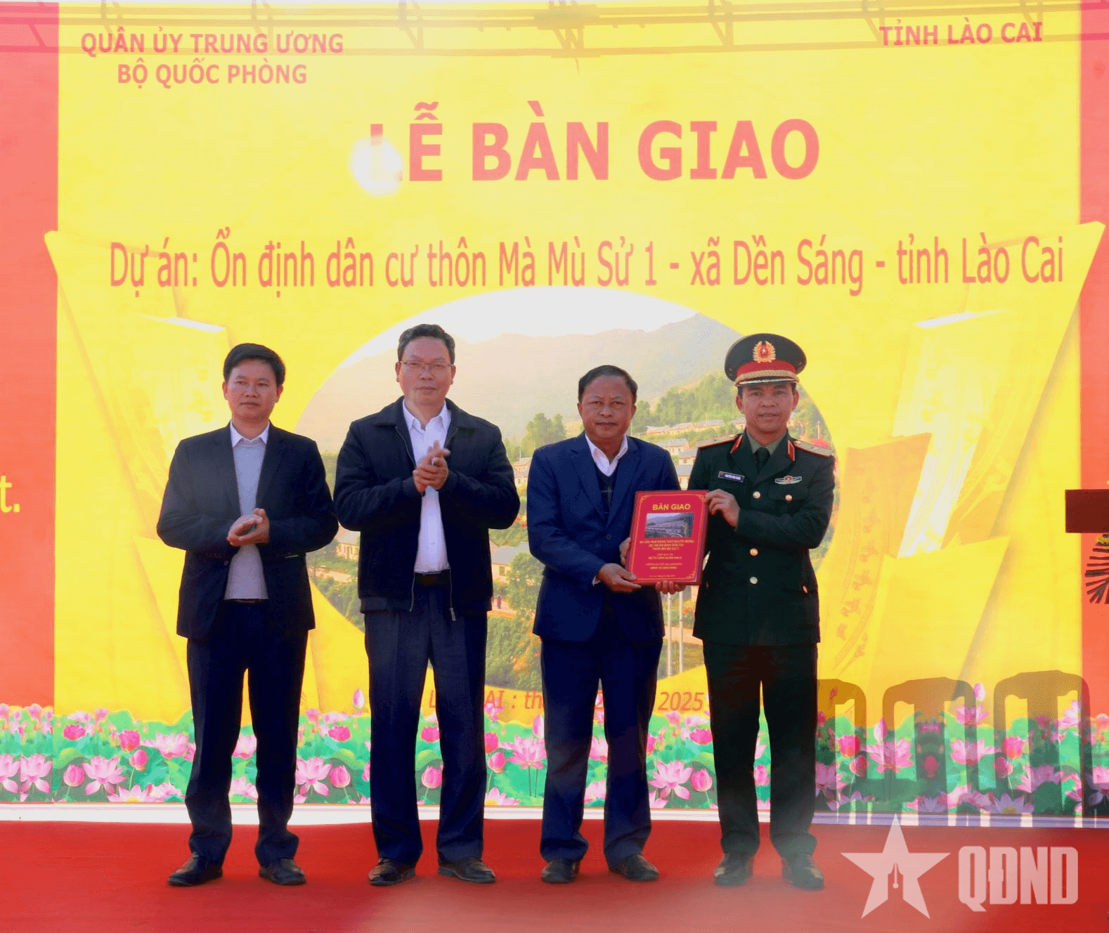 Bàn giao dự án ổn định dân cư tại Dền Sáng (Lào Cai)