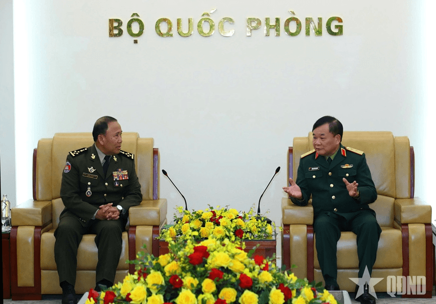 Thượng tướng Hoàng Xuân Chiến tiếp Tổng cục trưởng Tổng cục Chính sách và Đối ngoại Campuchia