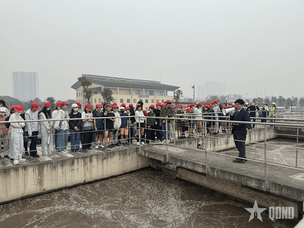 Học sinh Trường Nhật Bản Hà Nội tìm hiểu công nghệ xử lý nước thải tại Nhà máy xử lý nước thải Yên Xá