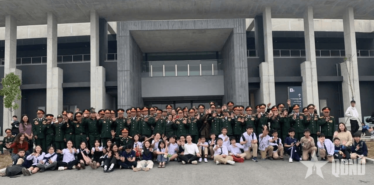 Gần 200 cựu chiến binh Đại đoàn Đồng Bằng - Sư đoàn 320 hành quân về nguồn