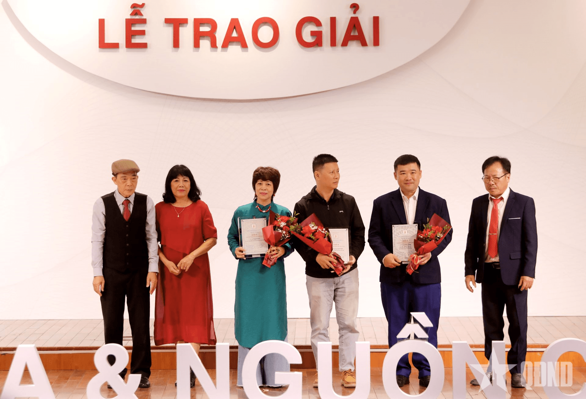 Trao giải cuộc thi “Thơ ca và nguồn cội”

​