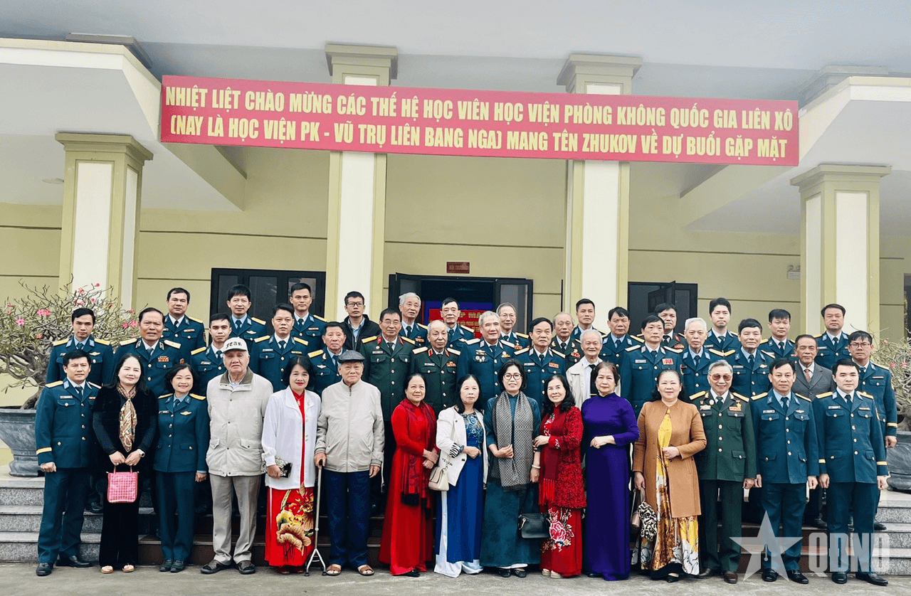 Nghĩa tình cựu học viên Học viện Phòng không Quốc gia Liên Xô
