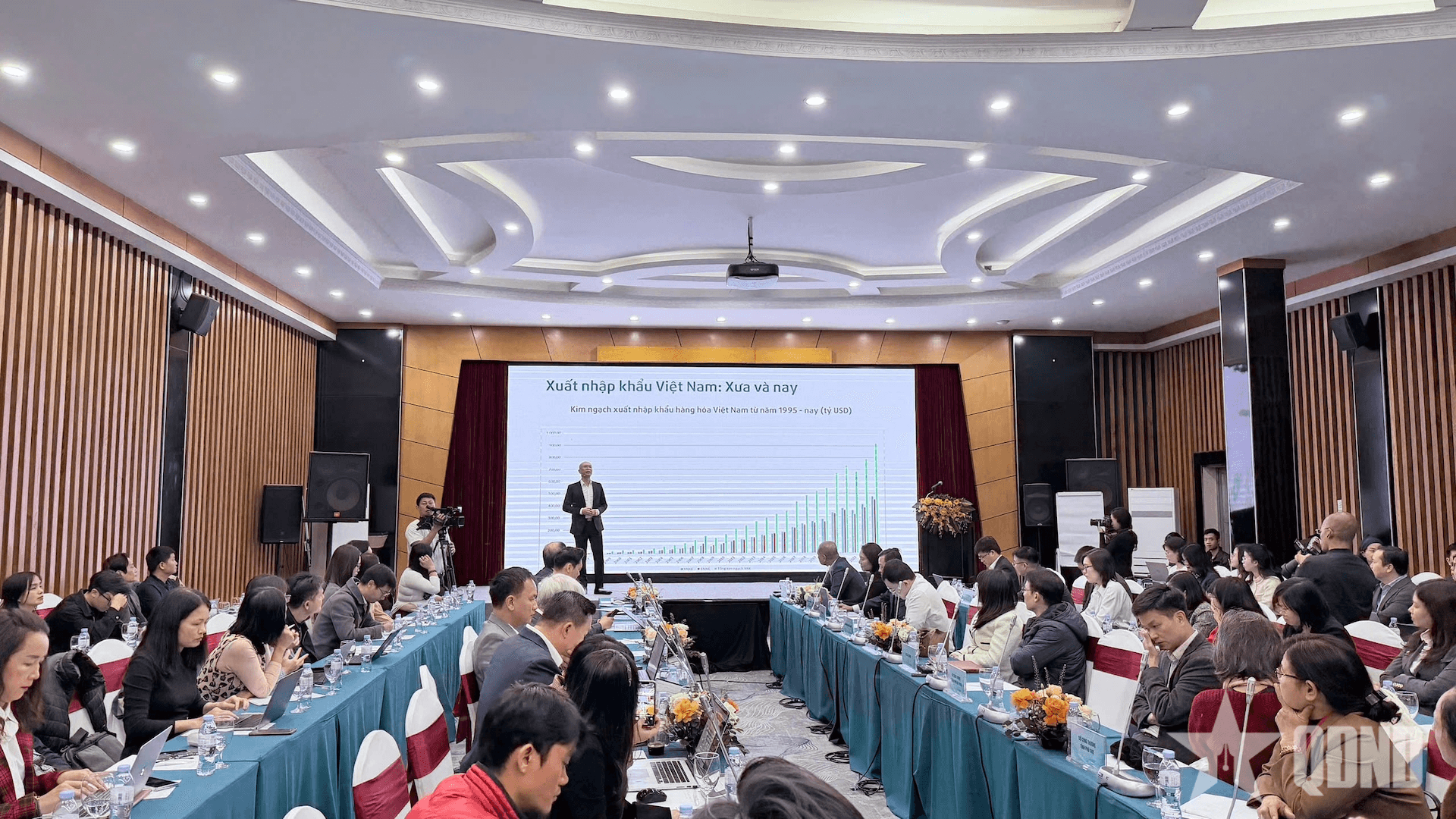 Xuất khẩu năm 2025 có thể cán đích trên 470 tỷ USD