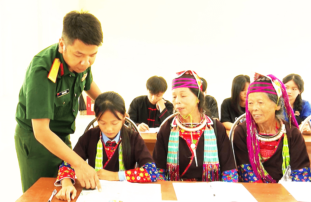 Gieo chữ ở vùng đồng bào dân tộc thiểu số