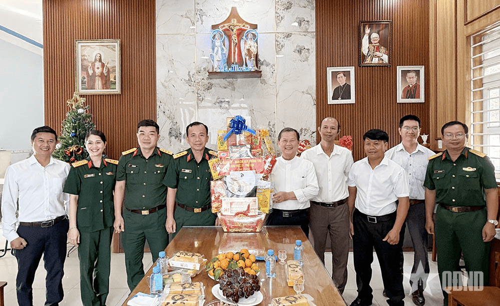 Ban chỉ huy Phòng thủ khu vực 2 - Phú Lợi chúc mừng các giáo xứ nhân dịp Giáng sinh