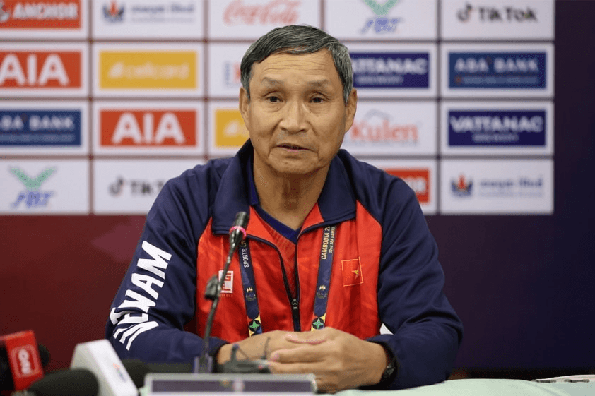 SEA Games 33 khép lại, huấn luyện viên Mai Đức Chung chia tay đội tuyển nữ Việt Nam