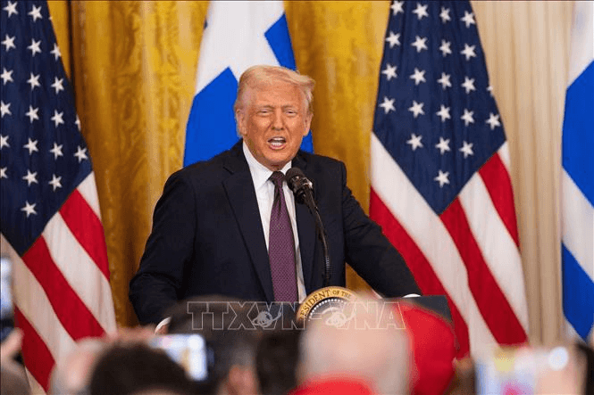 Tổng thống Mỹ Donald Trump đình chỉ Chương trình thị thực nhập cư đa dạng