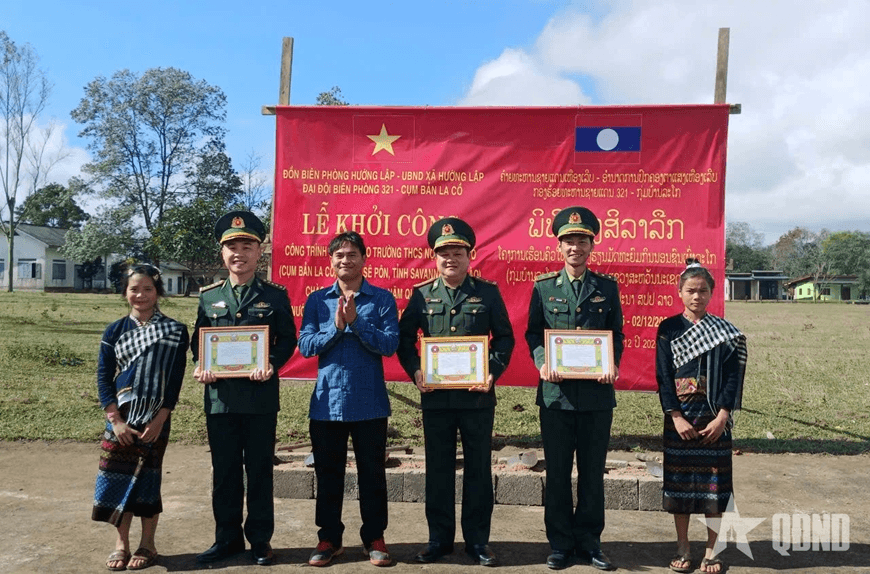 Xây dựng công trình "Nghĩa tình nơi biên giới Việt Nam - Lào"