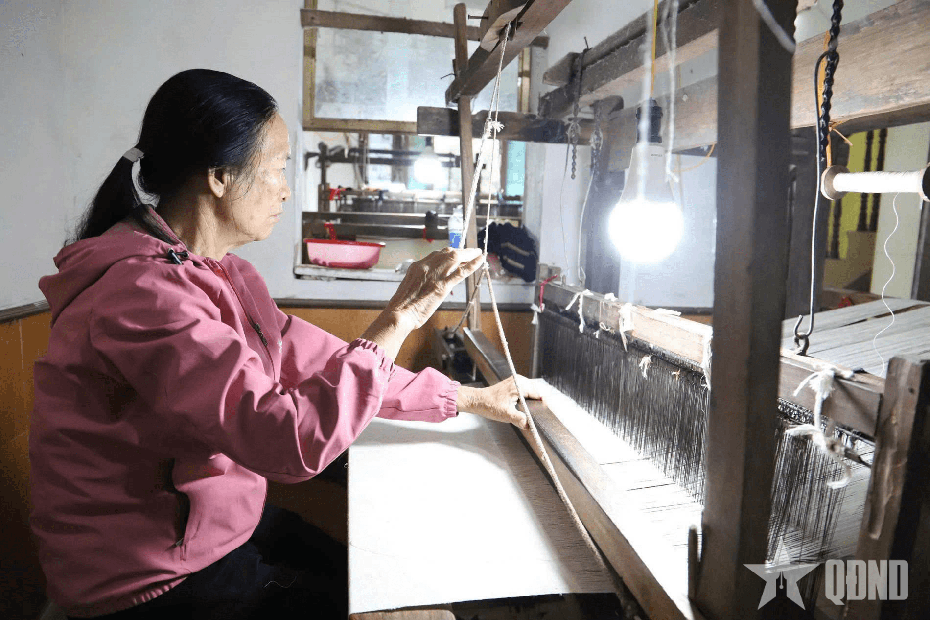 Về làng Nam Cao nghe chuyện nghề dệt đũi