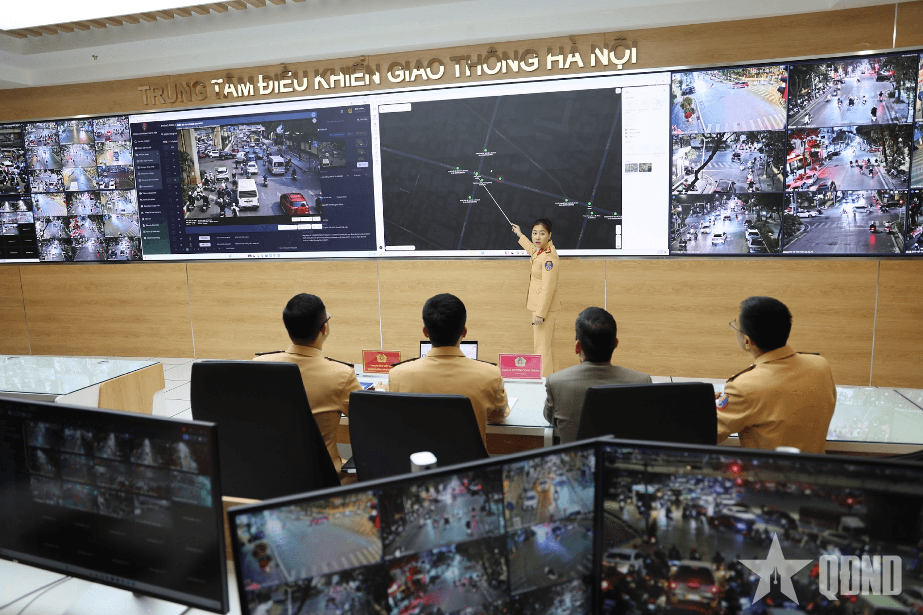 Phía sau những màn hình không tắt: Lan tỏa tinh thần “Ba Nhất” tại Trung tâm Điều khiển giao thông Hà Nội