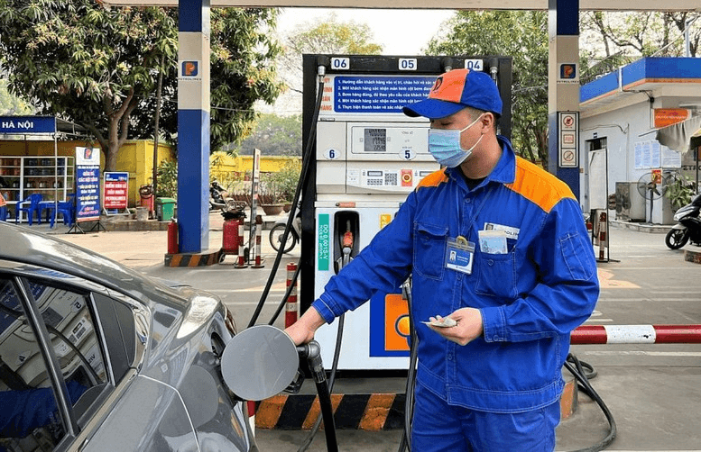 Từ chiều nay (25-12), giá xăng dầu tiếp tục giảm