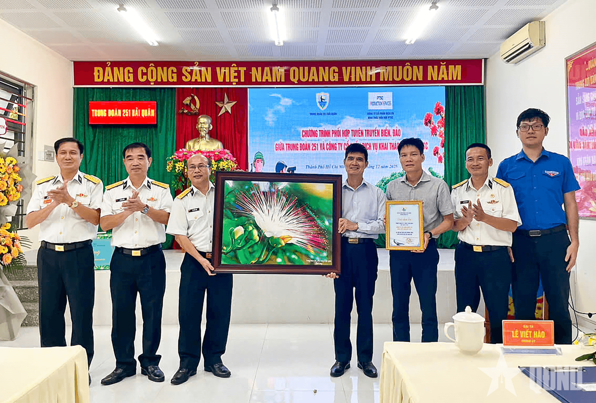 Trung đoàn 251 phối hợp tuyên truyền biển, đảo với Công ty PPS