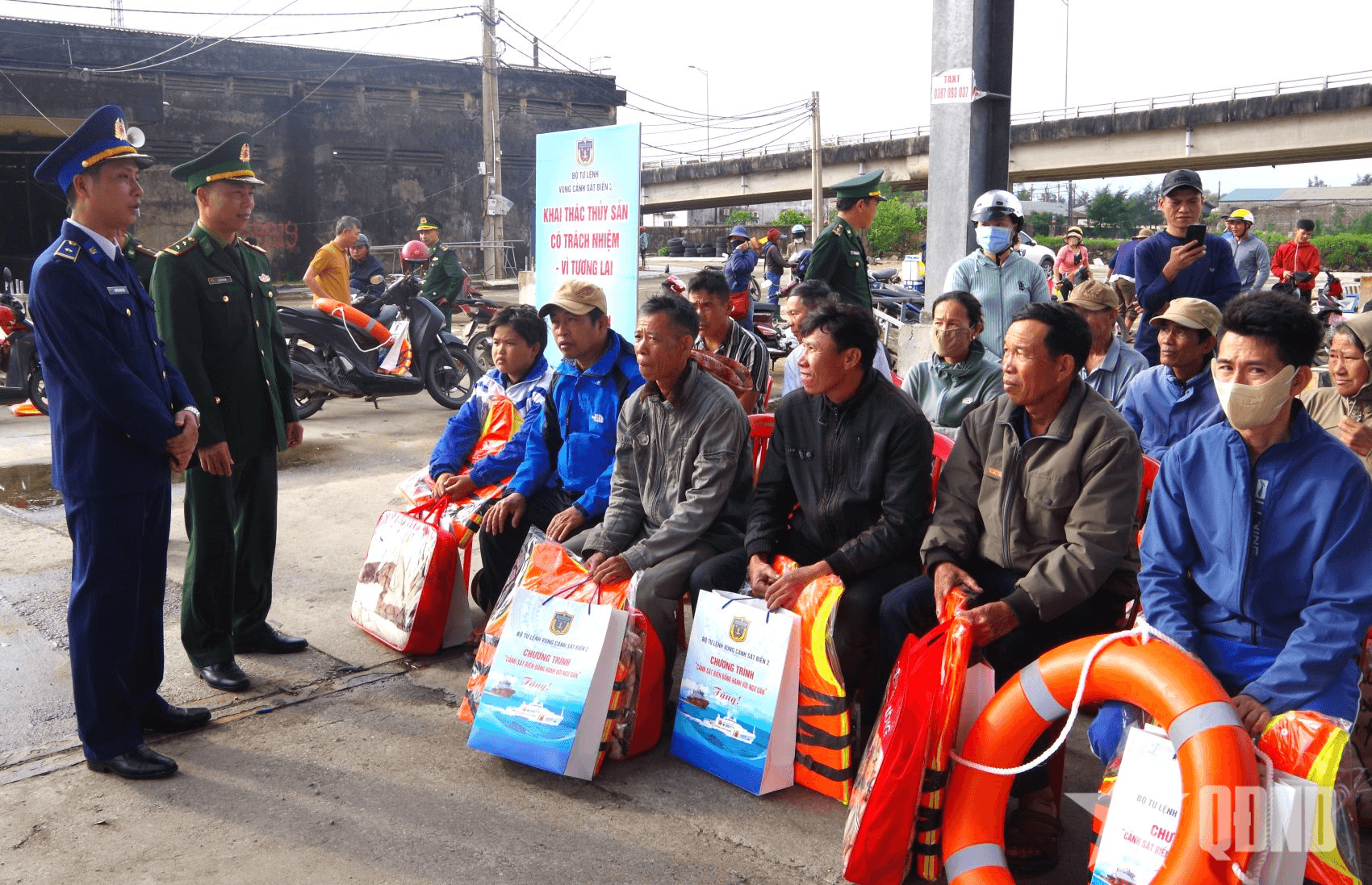 Vùng Cảnh sát biển 2 đẩy mạnh tuyên truyền chống IUU cho ngư dân Quảng Trị