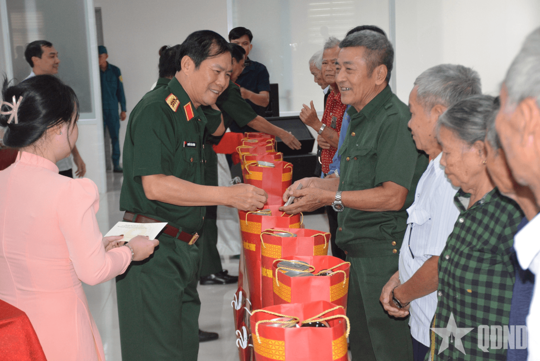 Đại tướng Nguyễn Tân Cương tiếp xúc cử tri xã Bắc Tân Uyên, TP Hồ Chí Minh