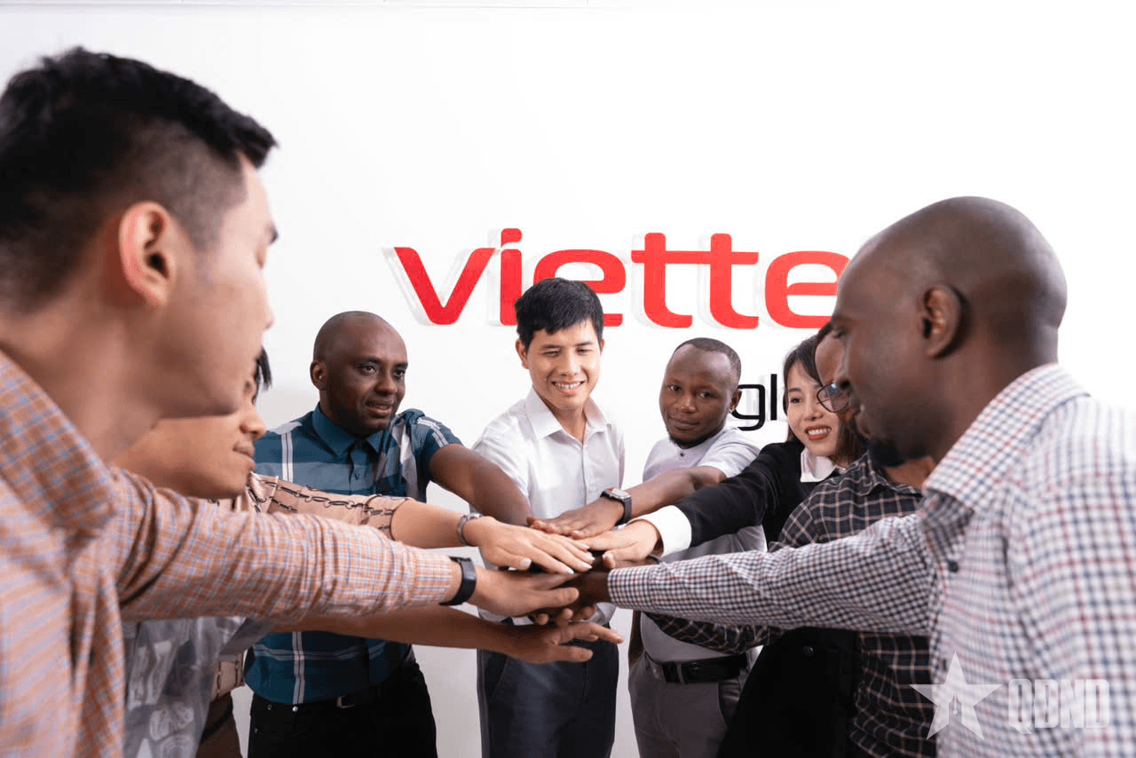Viettel Global và Metfone vinh dự đón nhận danh hiệu Anh hùng Lao động