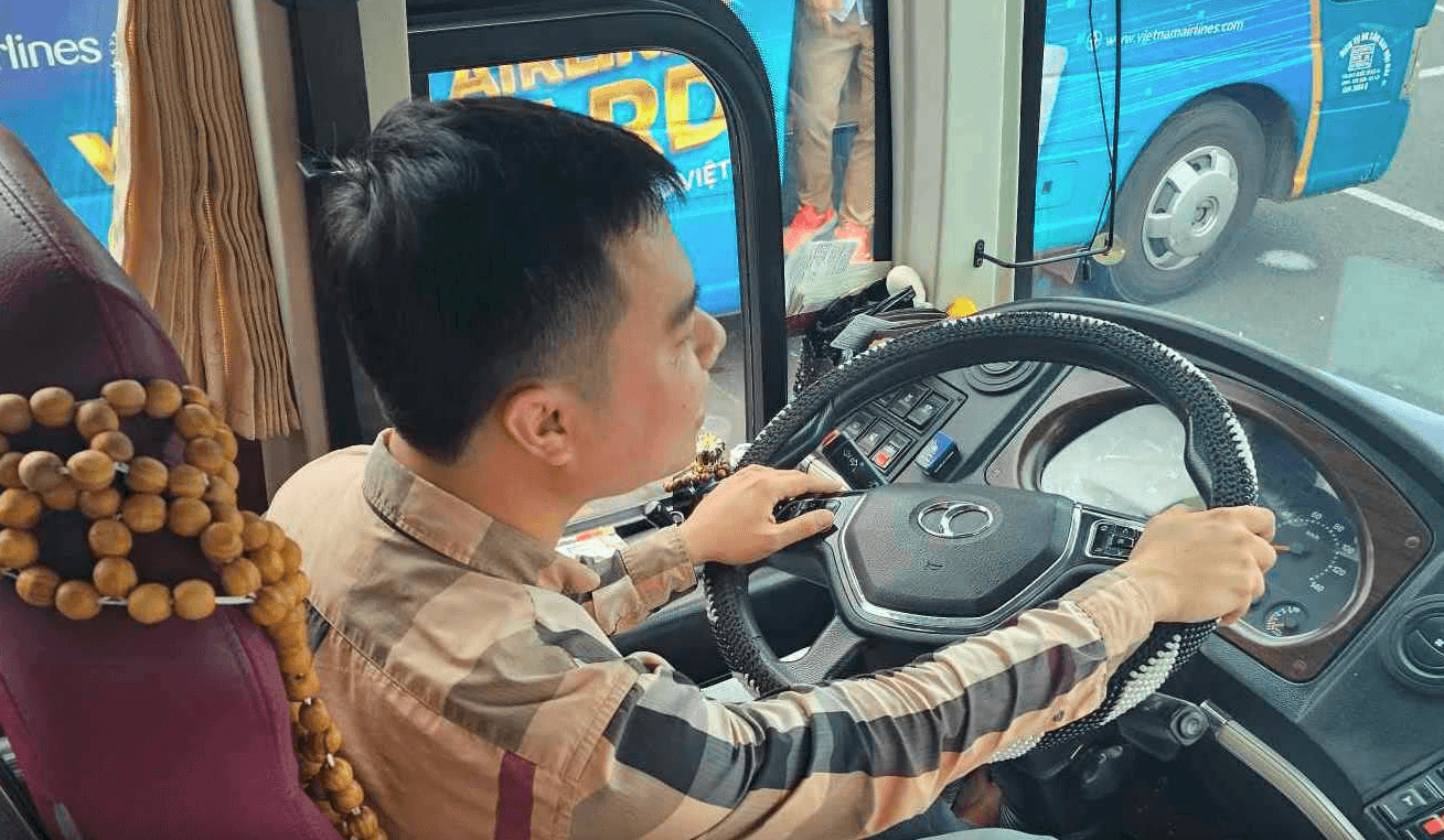 Lái xe buýt, xe trên 29 chỗ không được quá 57 tuổi