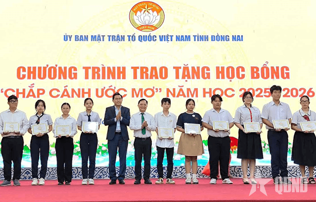 Đồng Nai trao học bổng tặng 150 học sinh, sinh viên