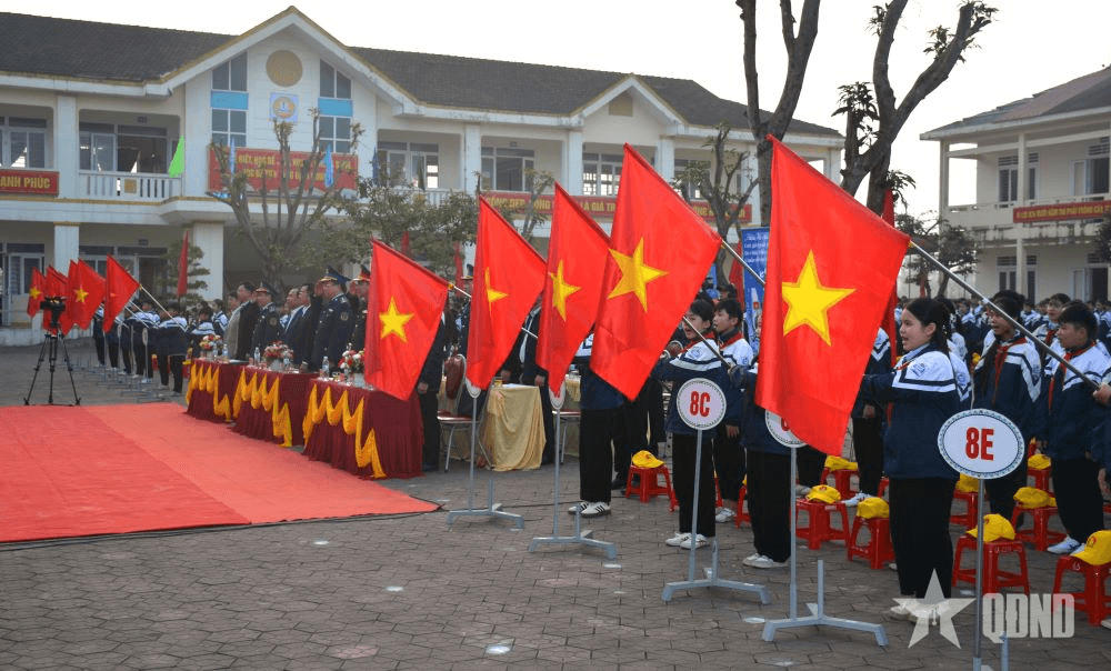 Hơn 20.000 học sinh Hà Tĩnh dự phát động Cuộc thi “Em yêu biển, đảo quê hương”
