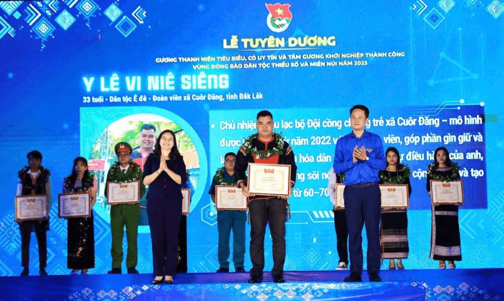 Người truyền lửa văn hóa cồng chiêng cho thế hệ trẻ