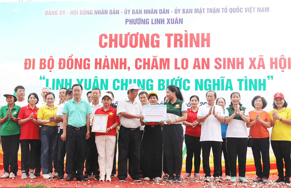 Linh Xuân chung bước nghĩa tình