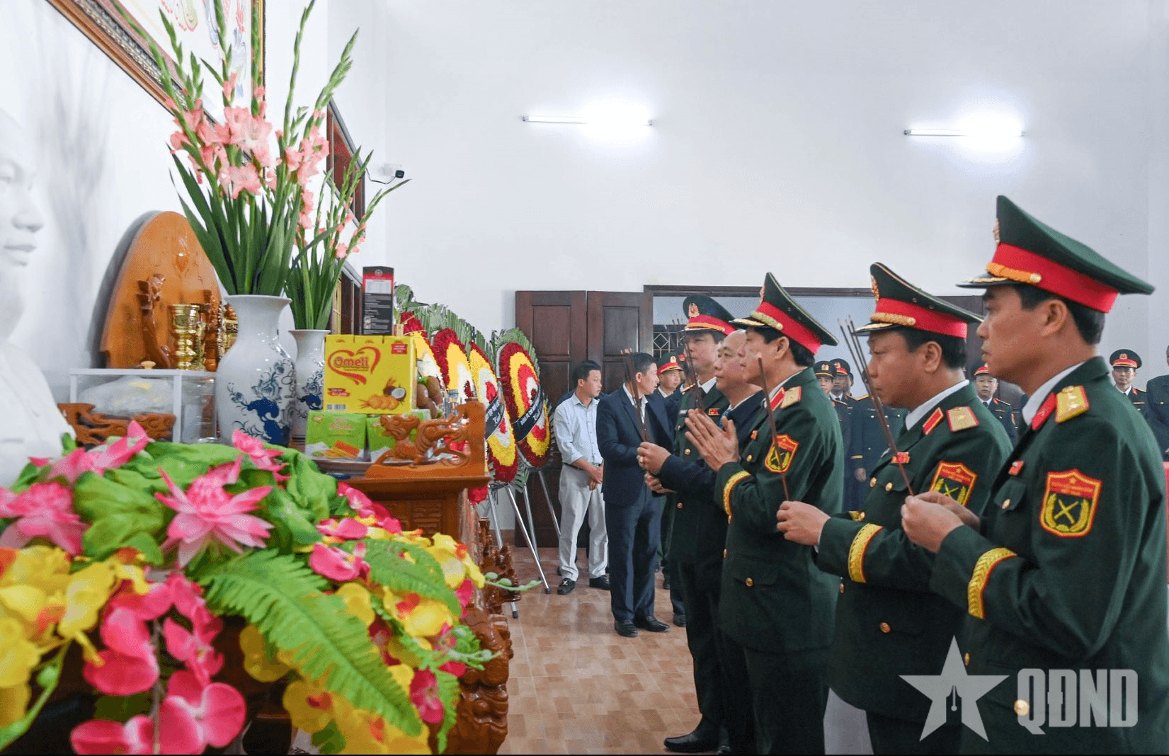 Đưa 10 hài cốt liệt sĩ Việt Nam từ Lào về nước