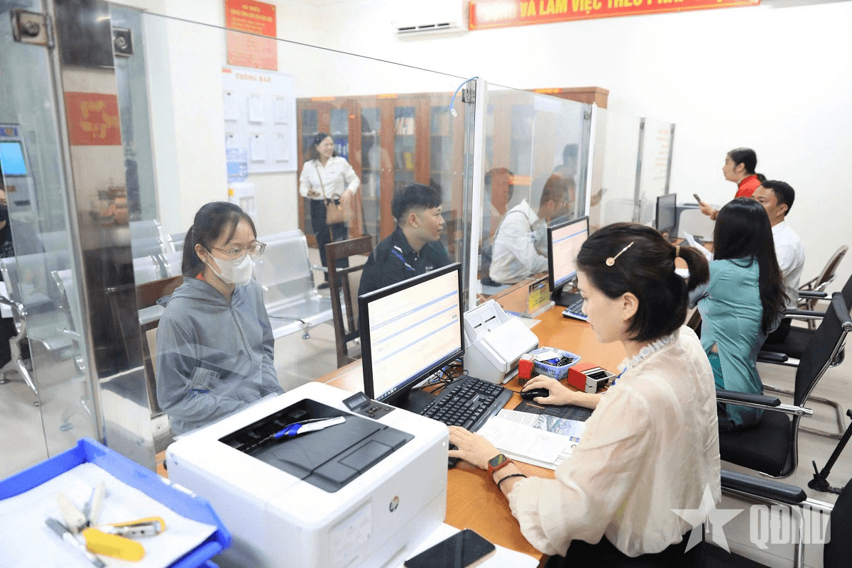 Đơn giản thủ tục hành chính, nâng cao hiệu quả phục vụ nhân dân