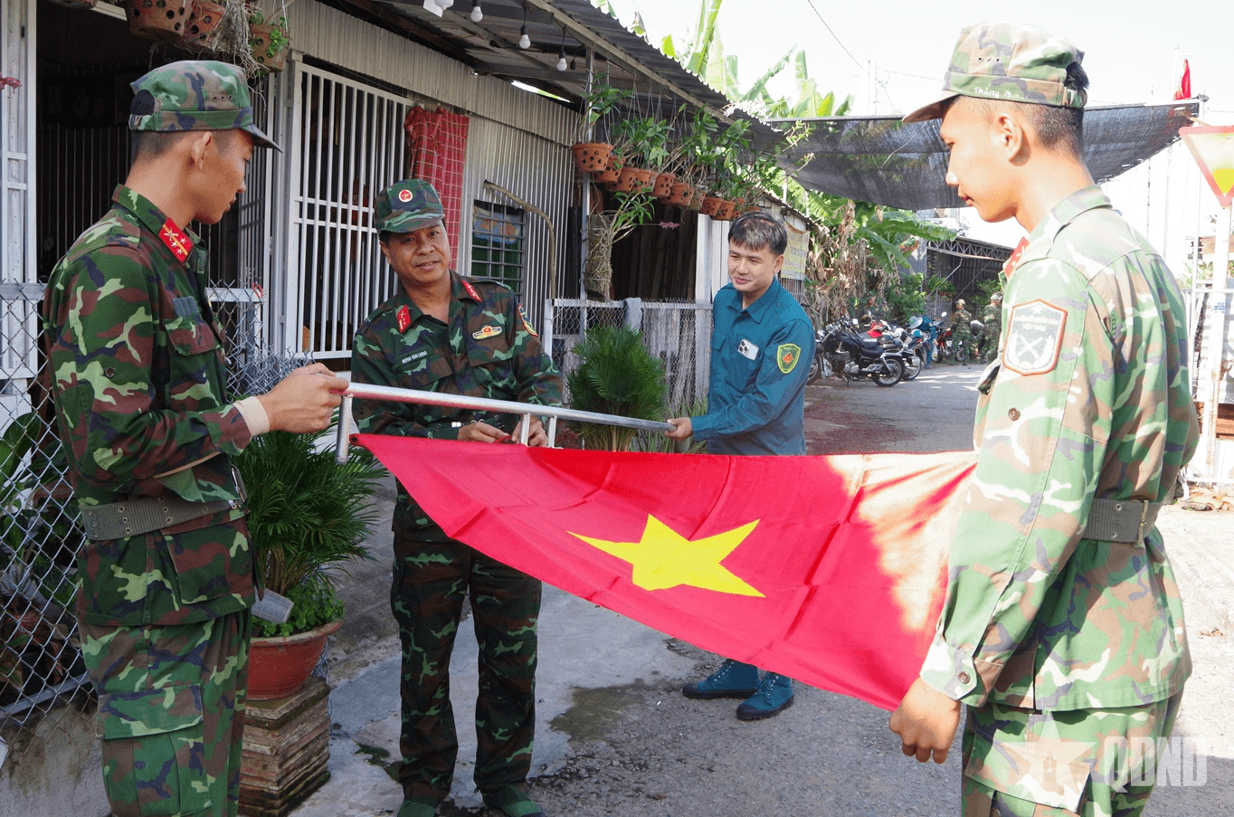 Sư đoàn 8 (Quân khu 9) tô thắm "Đường cờ Tổ quốc" trong hành quân dã ngoại