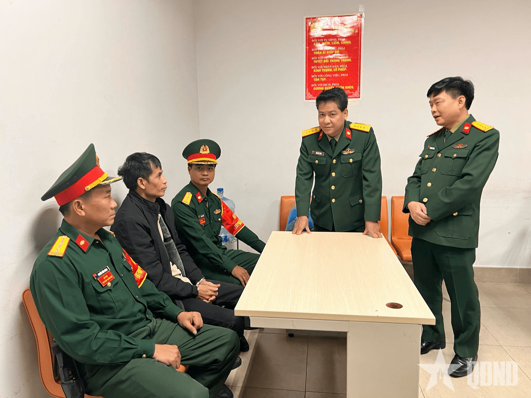 Cục Điều tra hình sự truy bắt, áp giải đối tượng truy nã đặc biệt từ Lào về Việt Nam