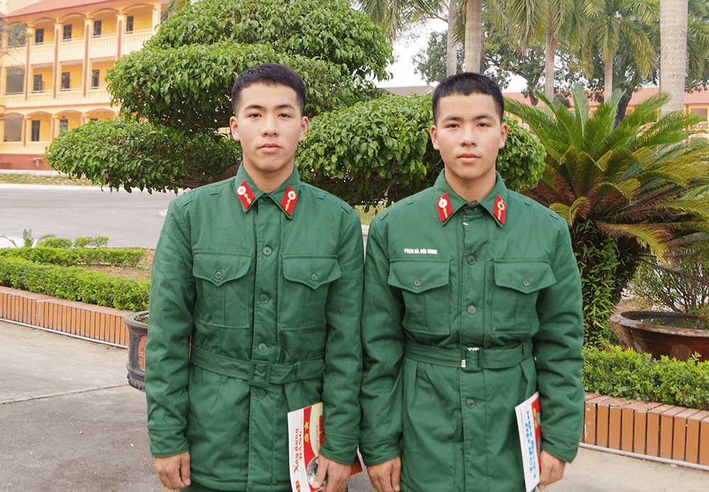 Khát vọng cống hiến của hai anh em sinh đôi