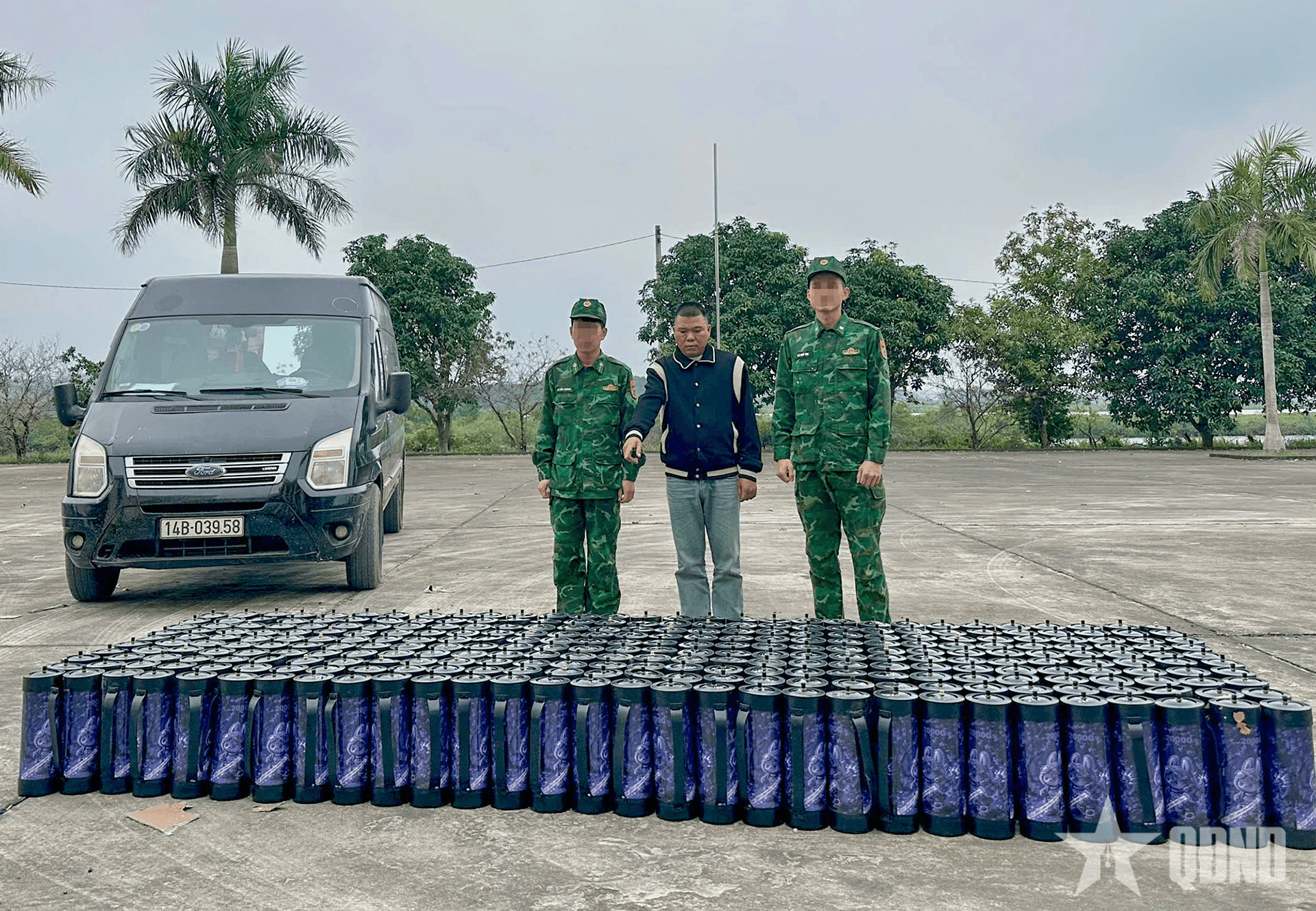 Bộ đội Biên phòng tỉnh Quảng Ninh bắt vụ vận chuyển 300 bình “khí cười”