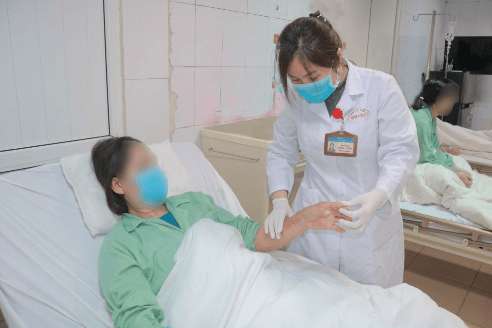 Thực hiện nghiêm việc kê đơn thuốc ngoại trú dài ngày