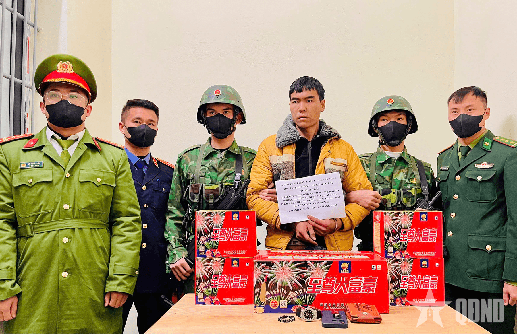 Bộ đội Biên phòng Lai Châu bắt đối tượng vận chuyển pháo hoa trái phép