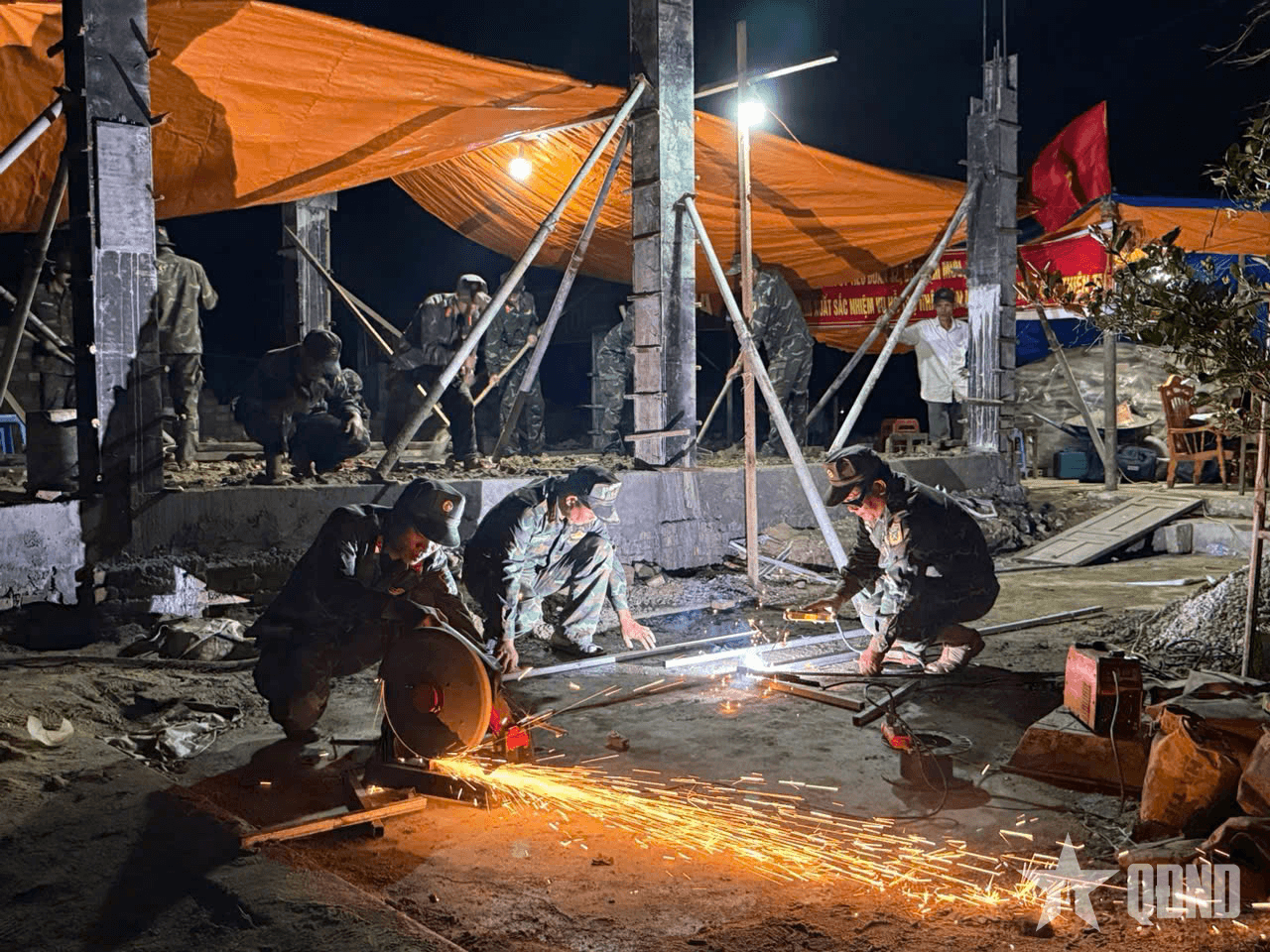 Các đơn vị trên địa bàn Quân khu 5 tham gia “Chiến dịch Quang Trung”: Xây nhà, xây niềm tin trong dân