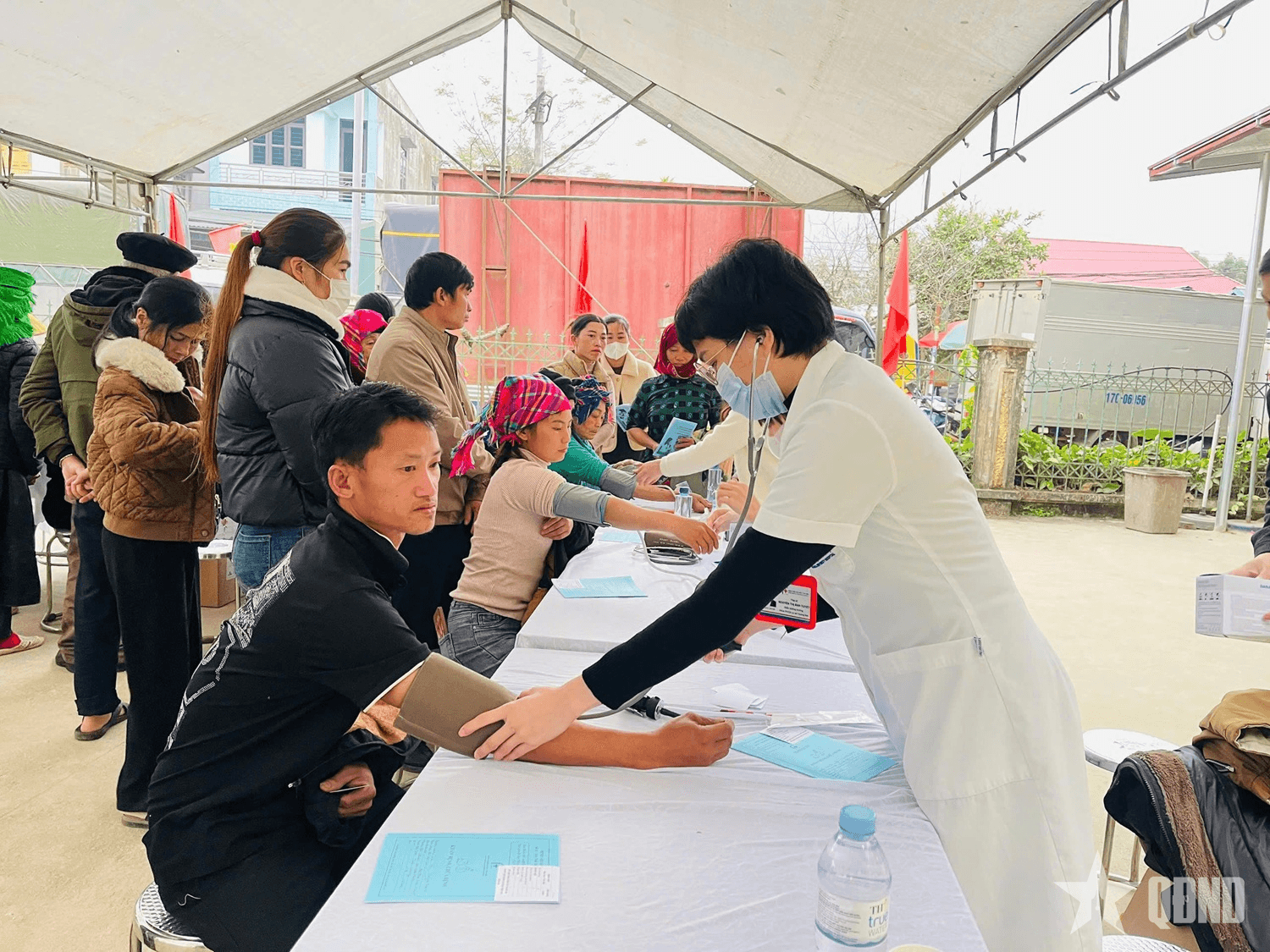 Tuyên Quang: Khám, tư vấn sức khỏe và cấp thuốc miễn phí cho người dân xã Thuận Hòa