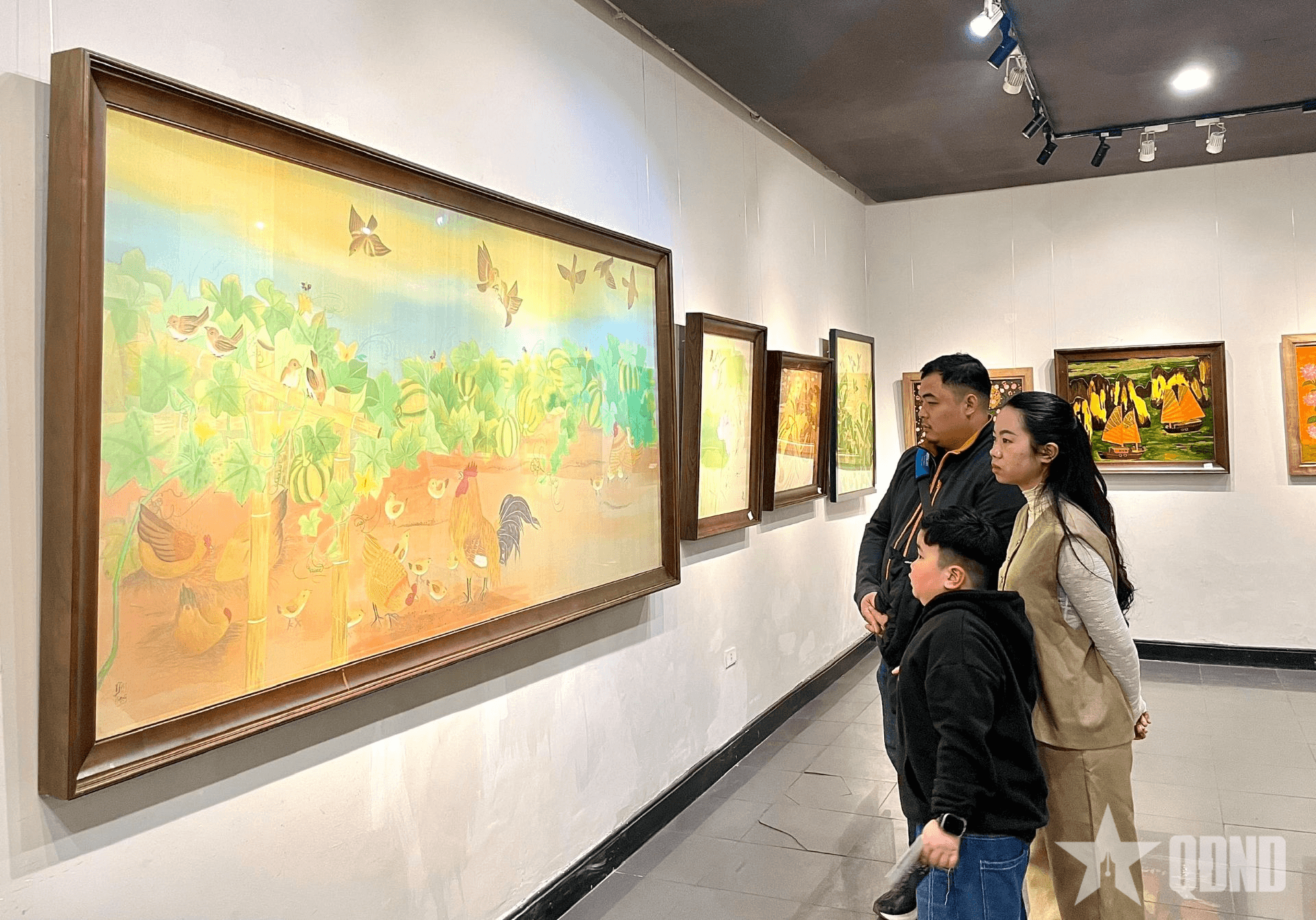 Triển lãm “Hoa nguyệt” lưu giữ chuyển động cuộc sống