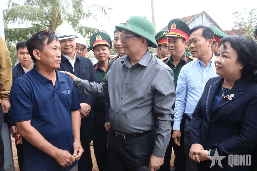 Phó thủ tướng Hồ Quốc Dũng thăm các gia đình bị ảnh hưởng bởi mưa lũ tại Đắk Lắk