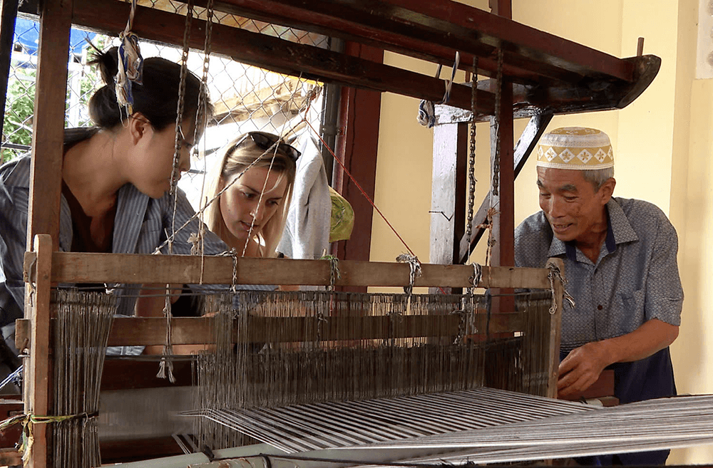 “Sợi nhớ, sợi thương” bên dòng sông Hậu