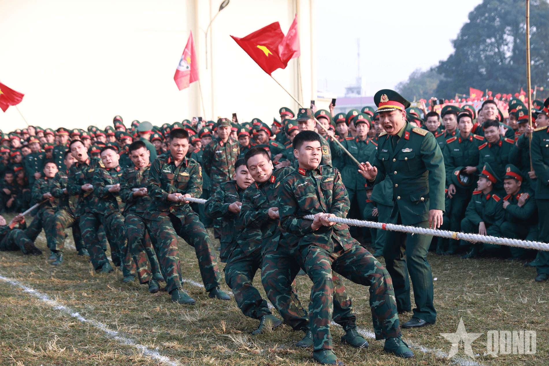 Hội trại truyền thống “thắp lửa” tự hào 50 năm Trường Sĩ quan Chính trị