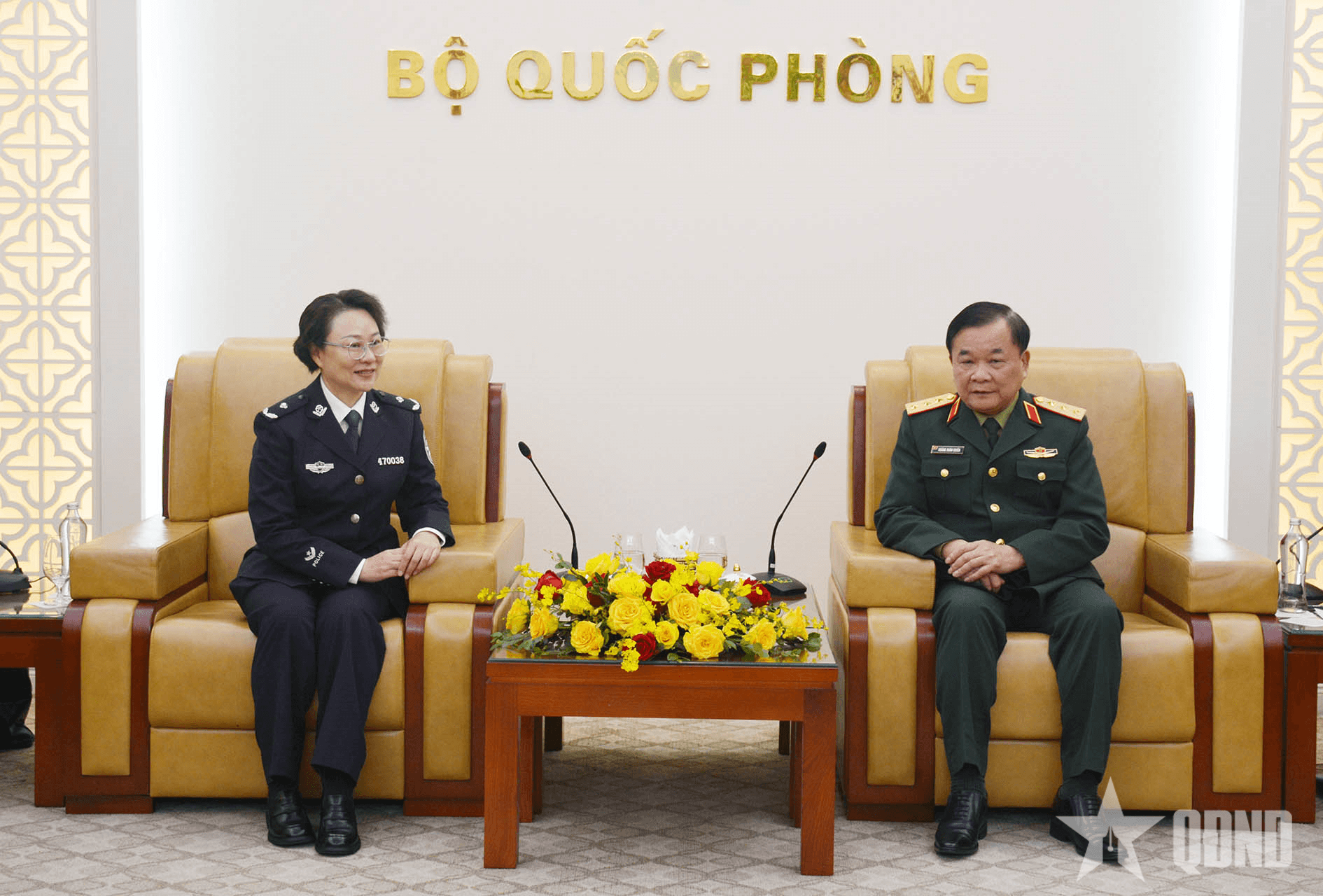 Thượng tướng Hoàng Xuân Chiến tiếp Tham tán Cảnh vụ Trung Quốc